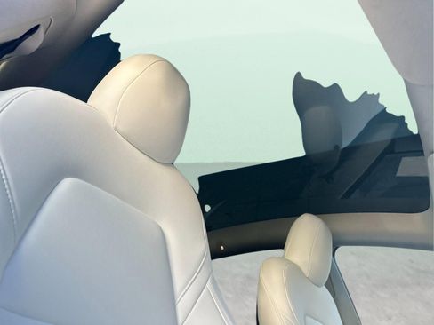 Used 2023 Tesla Model Y Long Range image 17