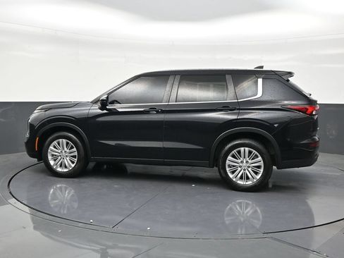 Used 2024 Mitsubishi Outlander ES FWD image 2