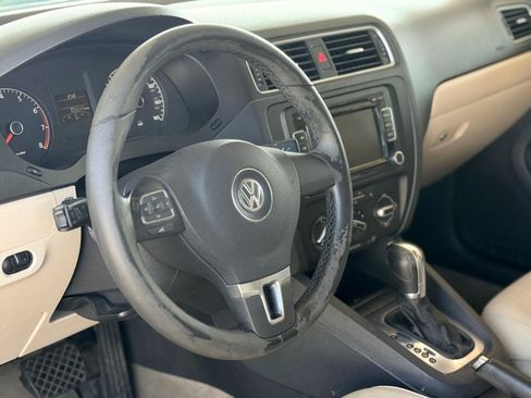 Used 2011 Volkswagen Jetta SE FWD image 16