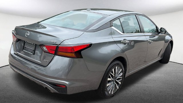 Used 2023 Nissan Altima 2.5 SV w/ SV Premium Package AWD/4WD image 13