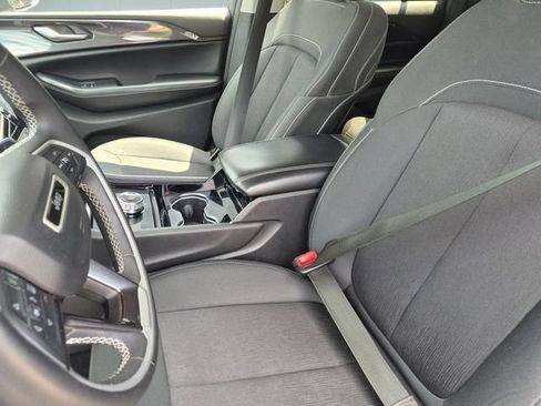 Used 2023 Jeep Grand Cherokee Laredo AWD/4WD image 10