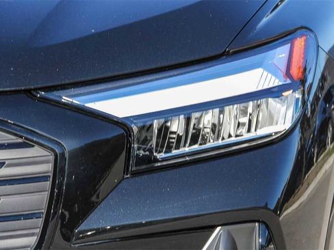 Used 2024 Audi Q4 e-tron Premium Plus image 7