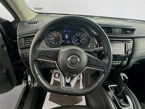 Used 2019 Nissan Rogue SV image 11