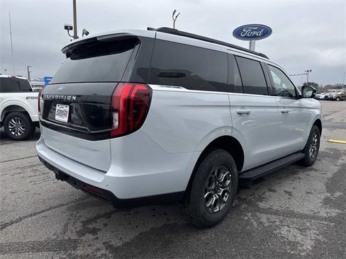 New 2026 Ford Expedition Active image 5