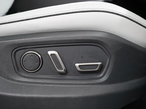 Used 2023 Rivian R1S Adventure AWD/4WD image 31