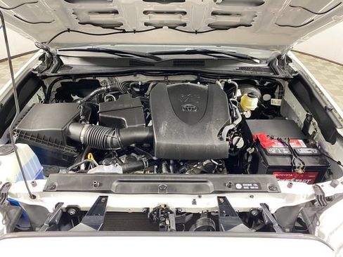 Certified 2019 Toyota Tacoma TRD Sport AWD/4WD image 22