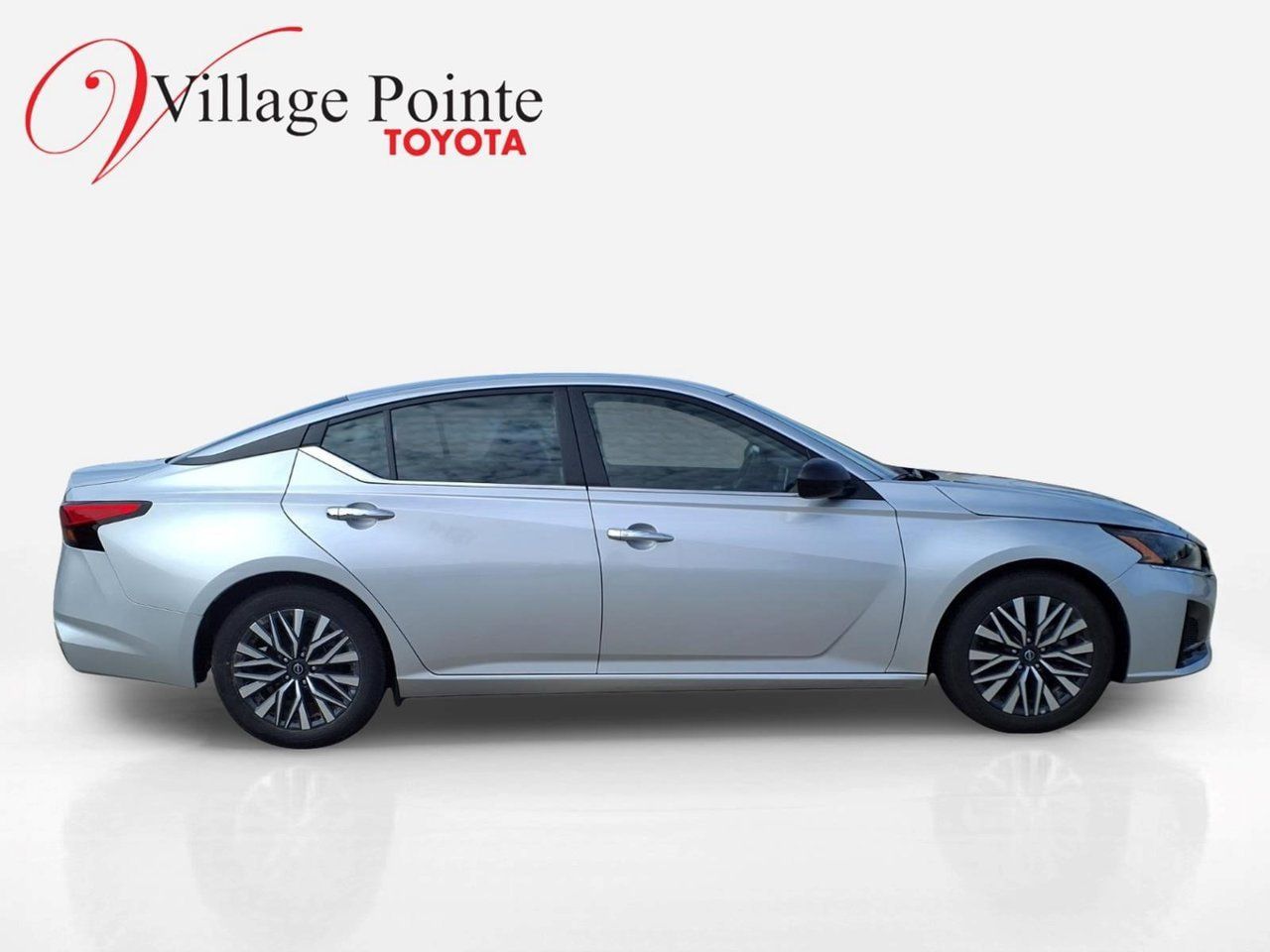 Used 2024 Nissan Altima 2.5 SV FWD image 6