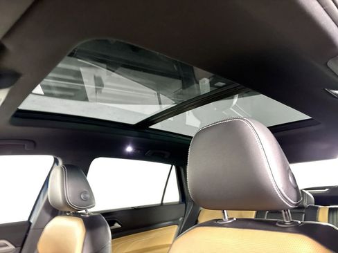 Used 2022 Volkswagen Atlas Cross Sport SEL Premium R-Line image 19