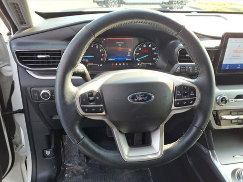 Used 2022 Ford Explorer XLT w/ Equipment Group 202A image 7