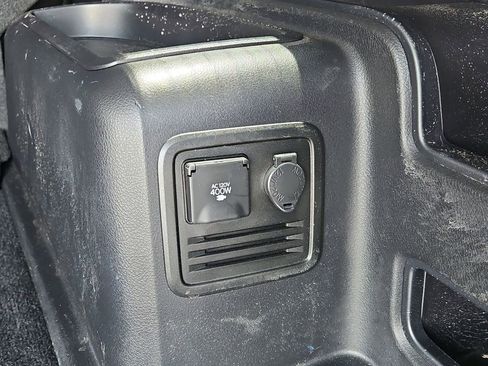 Used 2020 Toyota 4Runner SR5 AWD/4WD image 7
