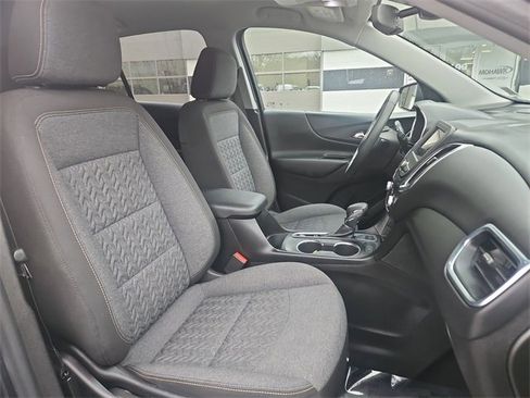 Used 2022 Chevrolet Equinox LT w/ Driver Convenience Package image 27