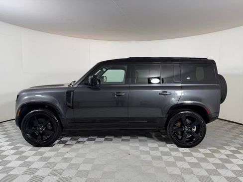 Used 2024 Land Rover Defender 110 X-Dynamic SE AWD/4WD image 4