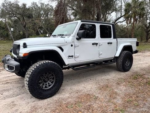 Used 2024 Jeep Gladiator Sport AWD/4WD image 1