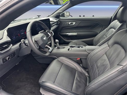 Used 2025 Ford Mustang Premium image 10