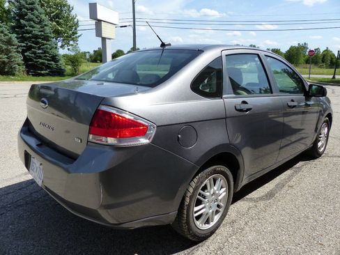 Used 2010 Ford Focus SE FWD image 9