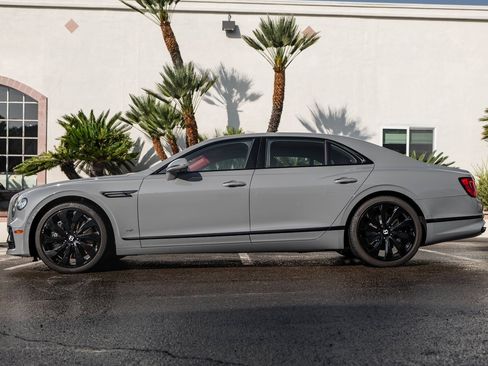 Used 2022 Bentley Flying Spur V8 image 5