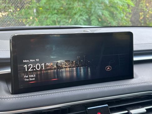 Used 2025 Genesis G70 2.5T image 21