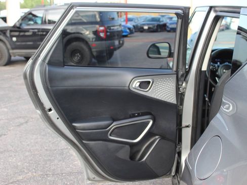 Used 2025 Kia Soul LX w/ LX Technology Package FWD image 16