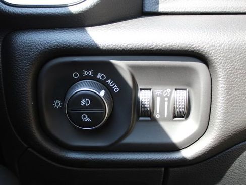 New 2026 RAM 1500 4x4 Crew Cab image 17