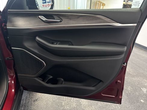 New 2026 Jeep Grand Cherokee Limited w/ Luxury Tech Group II image 39