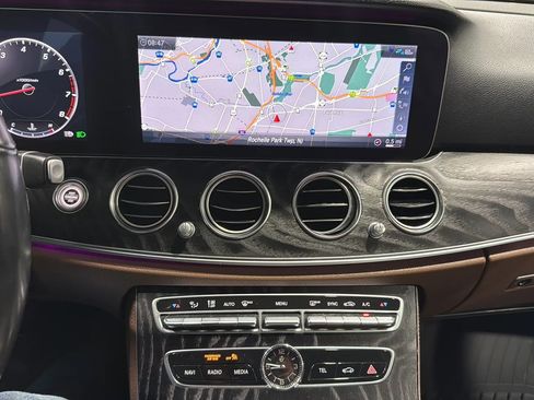 Used 2019 Mercedes-Benz E 300 4MATIC image 17