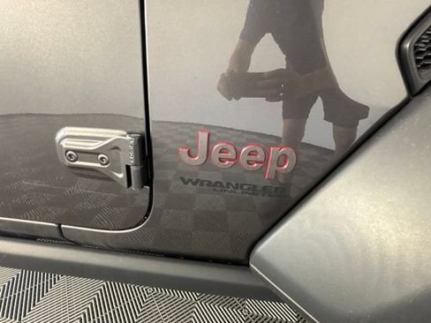 Used 2021 Jeep Wrangler Unlimited Rubicon w/ Cold Weather Group AWD/4WD image 29