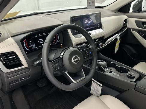 Used 2024 Nissan Rogue SL w/ SL Premium Package AWD/4WD image 16