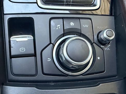 Used 2018 MAZDA MAZDA3 Touring image 8