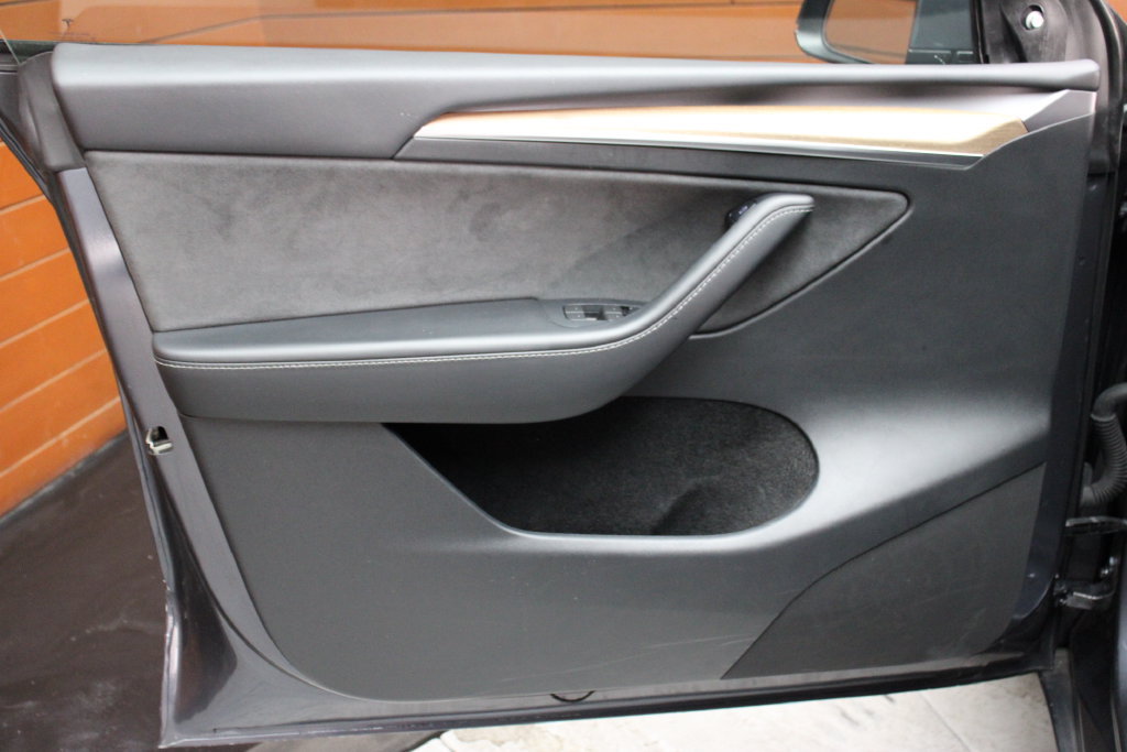 Used 2023 Tesla Model Y Performance AWD/4WD image 17