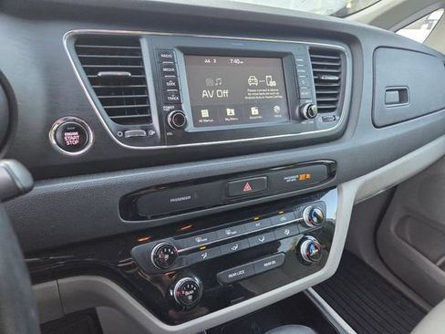 Used 2020 Kia Sedona EX FWD image 13