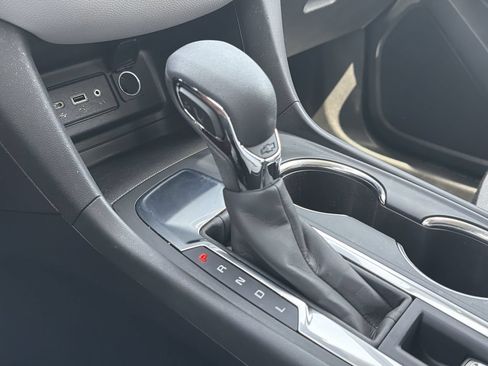 Used 2024 Chevrolet Equinox LS FWD image 23
