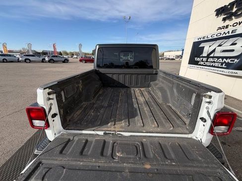 Used 2025 Jeep Gladiator Sport image 12