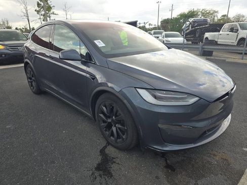 Used 2022 Tesla Model X Plaid image 3