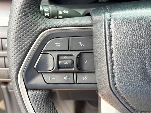 Used 2024 Toyota Tacoma SR5 AWD/4WD image 19
