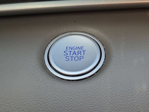 Used 2025 Hyundai Elantra Hybrid FWD image 28