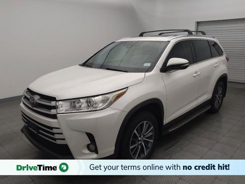 Used 2019 Toyota Highlander XLE FWD image 1