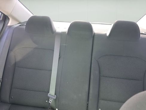 Used 2019 Hyundai Elantra SE w/ Winter Weather Package image 12