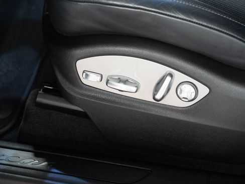 Certified 2018 Porsche Macan AWD/4WD image 13