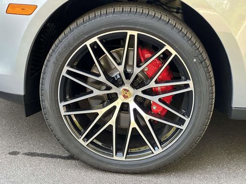 Certified 2025 Porsche Macan S image 11