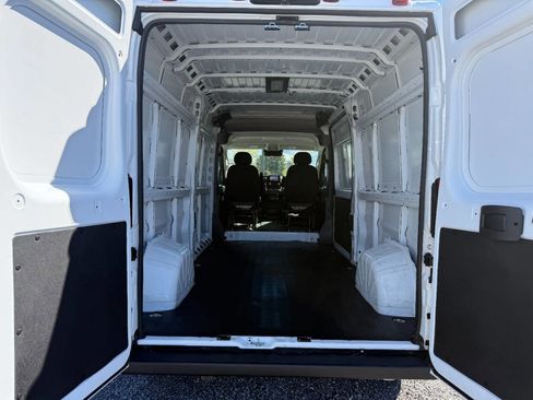 Used 2024 RAM ProMaster 2500 w/ Convenience Group image 20