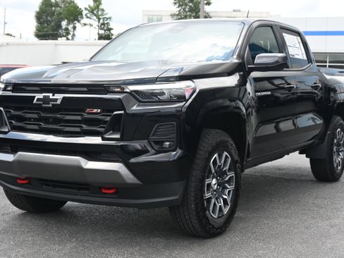 Used 2025 Chevrolet Colorado Z71 w/ Technology Package image 6