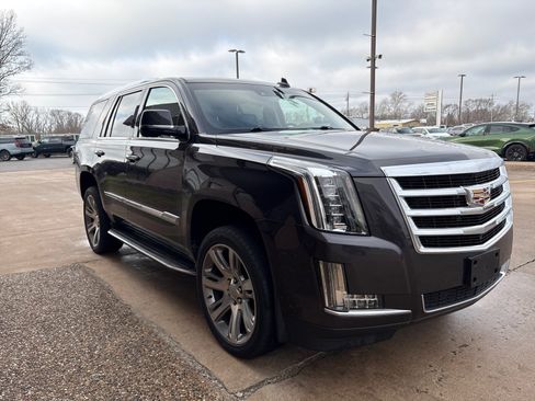 Used 2016 Cadillac Escalade Luxury image 9