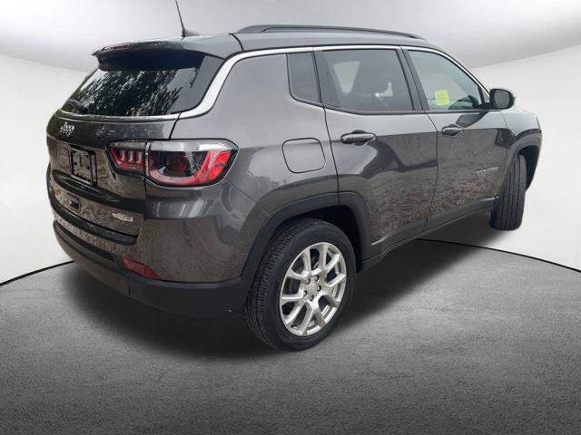 Used 2023 Jeep Compass Latitude AWD/4WD image 17