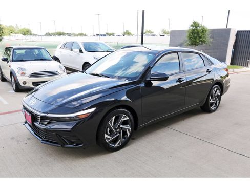 Certified 2025 Hyundai Elantra Sport w/ Cargo Package FWD image 3