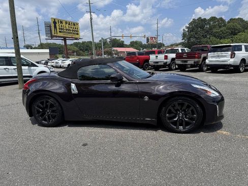 Used 2015 Nissan 370Z Touring RWD image 5