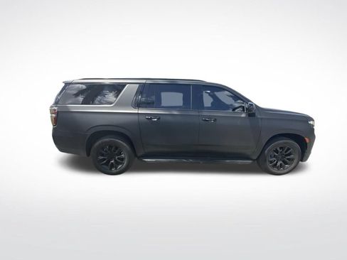 Used 2021 Chevrolet Suburban LS RWD image 3