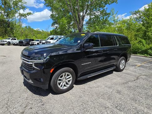 Used 2024 Chevrolet Suburban LT AWD/4WD image 2