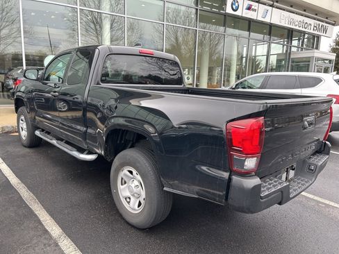 Used 2022 Toyota Tacoma SR image 2