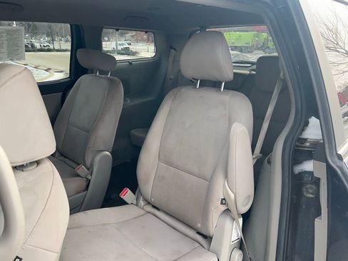 Used 2015 Kia Sedona LX w/ LX Convenience Package image 7