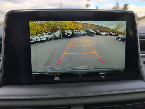 Used 2023 Chevrolet Suburban Z71 image 32